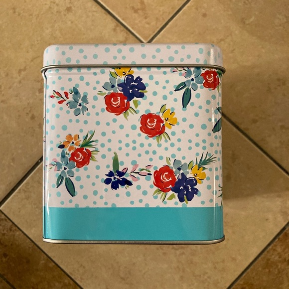 Pioneer Woman recipe box and round container - Picture 5 of 12